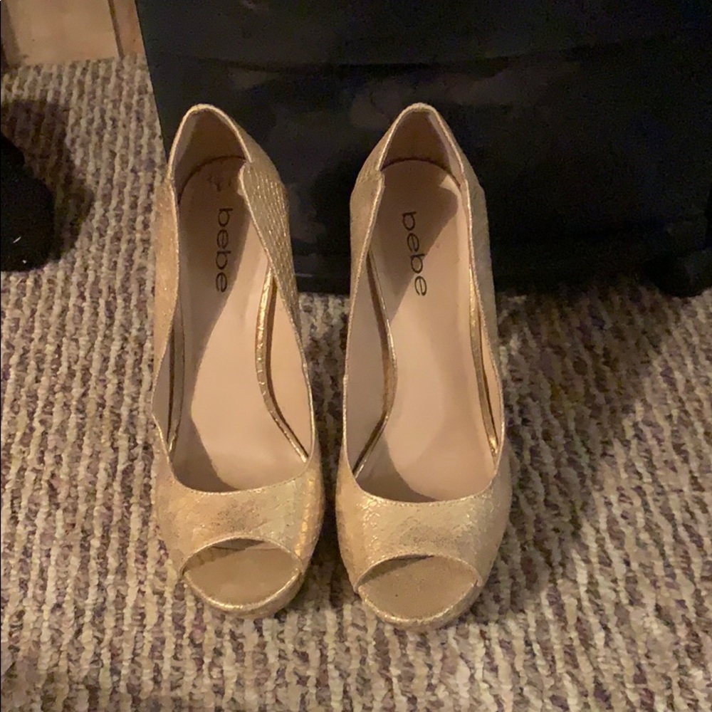 Hold platform stilettos